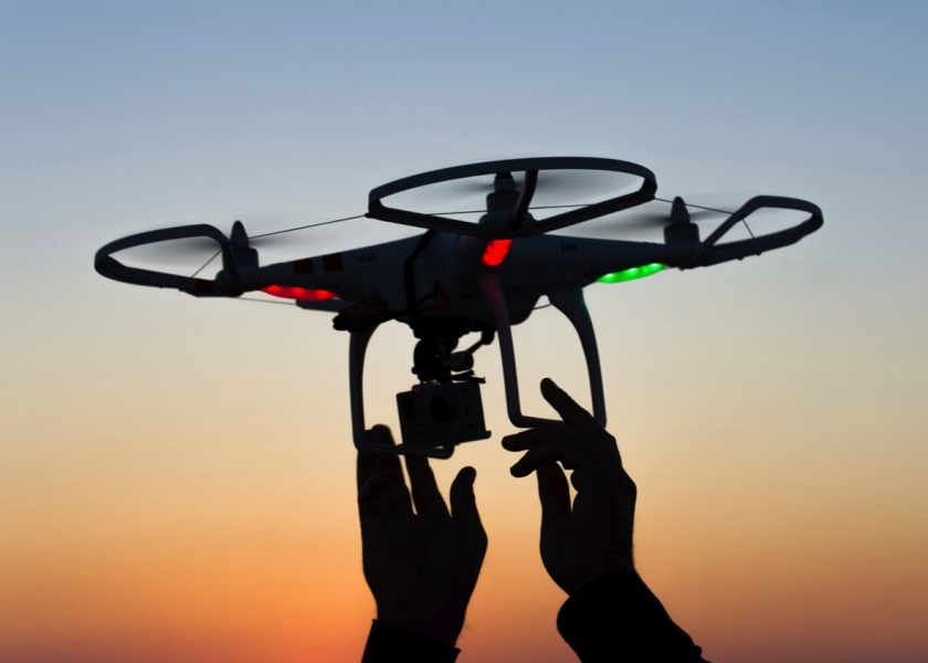 Drones iluminam caminhos escuros no Reino Unido Drones iluminam caminhos escuros no Reino Unido