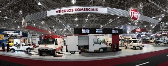 Decolando no estande da Fiat na Fenatran