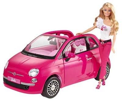 Barbie desfila de Fiat 500c
