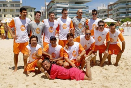 Beach soccer com famosos no Floripa Tem