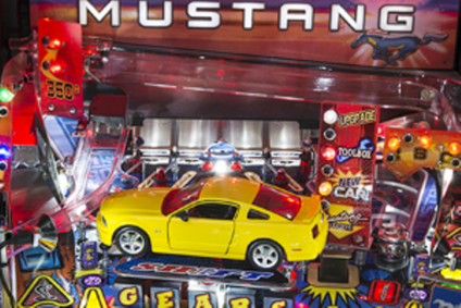 Máquina de pinball se inspira no novo Ford Mustang
