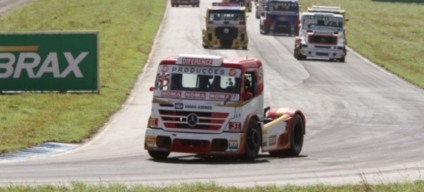 Fórmula Truck acelera em Interlagos