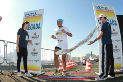 Brasileiros dão show na corrida vertical
