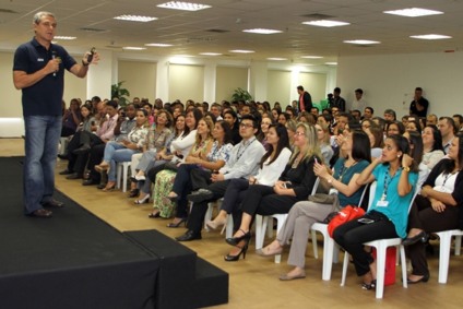 Funcionários da Amil recebem palestra de Zé Roberto