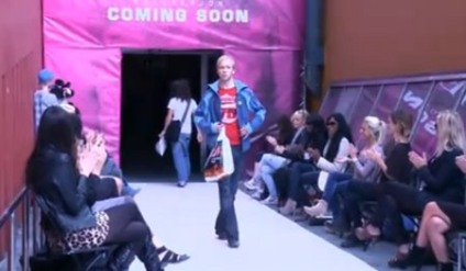Fretex realiza desfile surpresa Fretex realiza desfile surpresa