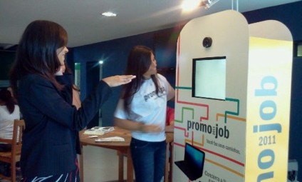 Maquina de fotos divulga Promojob em Salvador