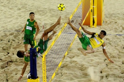 Brasil – Rio de Janeiro – RJ – 02/04/2011 – Papel do Brasil 2 durante lance da partida contra o Brasil 1 no Mundial de FutevÃ´lei 4×4 SulAmÃ©rica nas areias da praia de Ipanema. Foto: Satiro SodrÃ©/AGIF