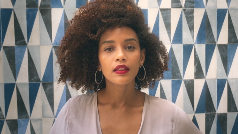 L’Oréal Paris enaltece força feminina e sororidade