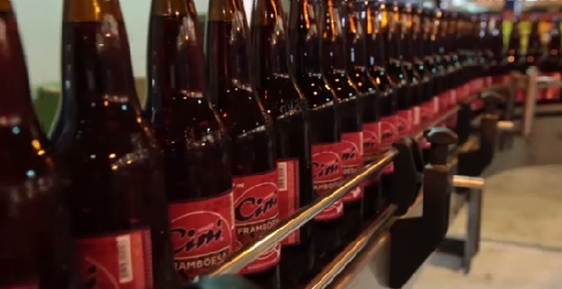 Cini comemora aniversário com embalagem retrô