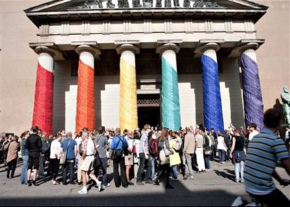 Evento gay tem serviço de "aluguel de homossexual"
