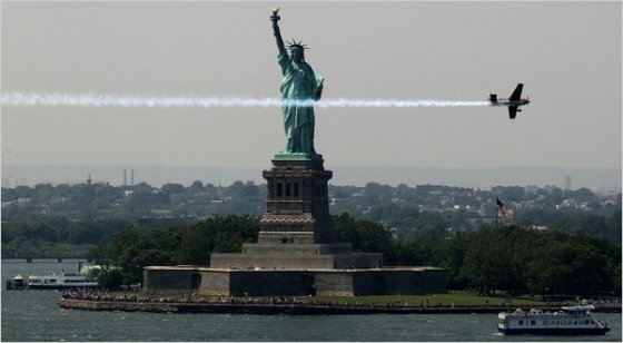 Aviões da 2ª Guerra viram ferramentas de promo