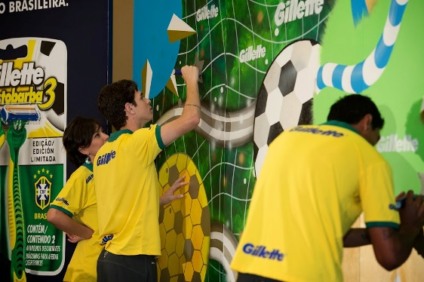 Evento promocional da Gillette une arte e futebol 