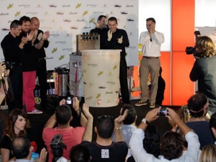Feira tem a maior gin tônica do mundo