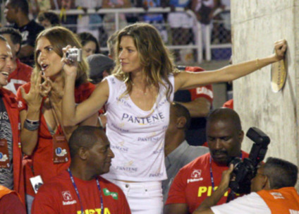 Gisele Bündchen na Vila Isabel com Pantene