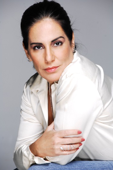 Gloria Pires lança biografia no Praia de Belas 