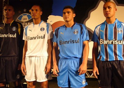 Grêmio lança novos uniformes em evento