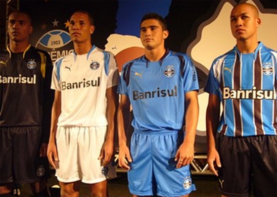 Grêmio lança novos uniformes em evento