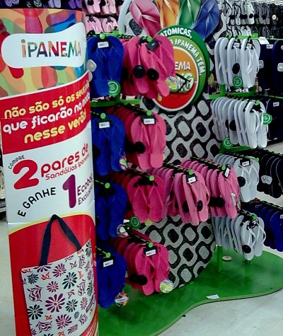 Grendene com ação promo em redes de autosserviço Grendene com ação promo em redes de autosserviço