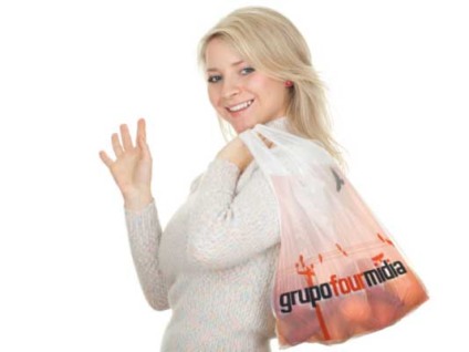 Four Midia investe em sacolas biodegradáveis