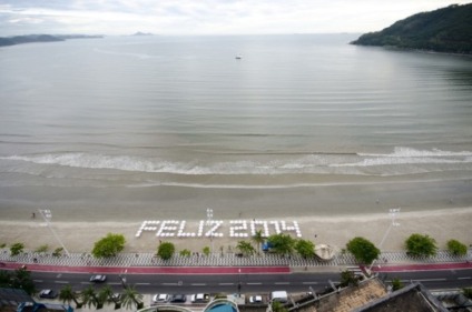FG Empreendimentos deseja Feliz Ano Novo com guarda-sóis