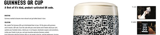 Guinness ativa marca com copo de cerveja QR