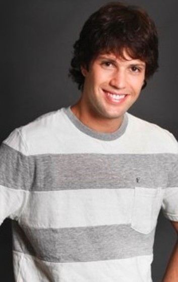 Gustavo Leão.