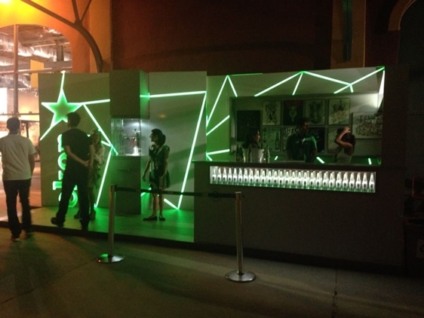 Heineken personaliza garrafas na feira ArtRio