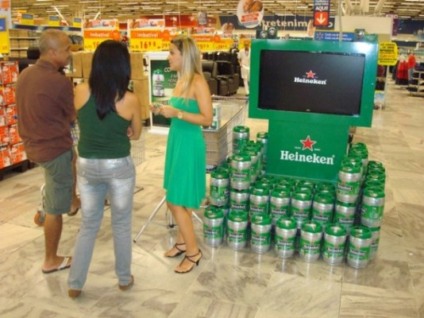 Heineken com brinde no ponto de venda