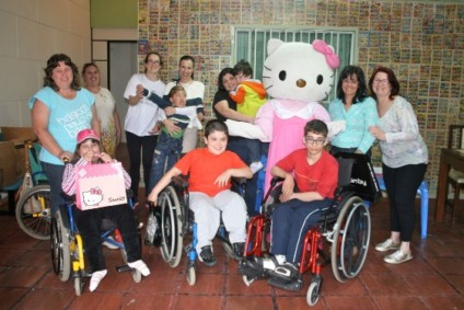 Hello Kitty visita a Casa de Apoio de Blumenau