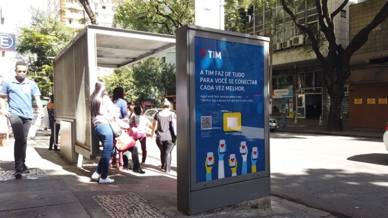 TIM disponibiliza álcool em gel em pontos de ônibus de BH