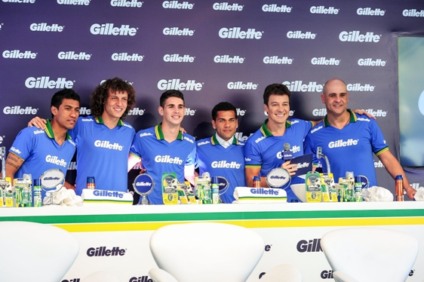 Gillette faz homenagem surpresa para craques da Seleção