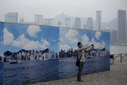 Hong Kong dribla a poluição com painéis fotográficos