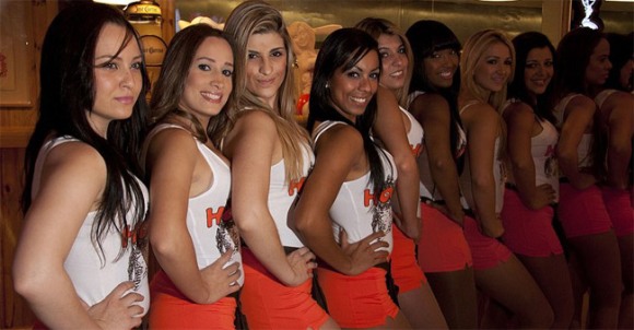 Fast-food com garçonetes sexies quer abrir PDVs no Brasil