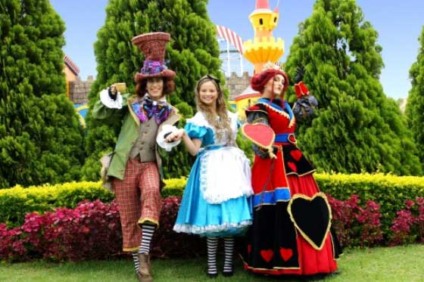 "Alice no país mais divertido do mundo" no Hopi Hari