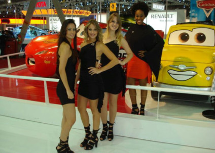 Charme e beleza no Salão do Automóvel