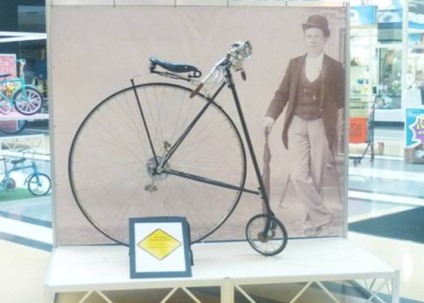 Bicicletas e triciclos antigos no Boavista Shopping