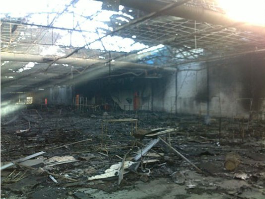 Incêndio destrói pavilhão de eventos da Fenac