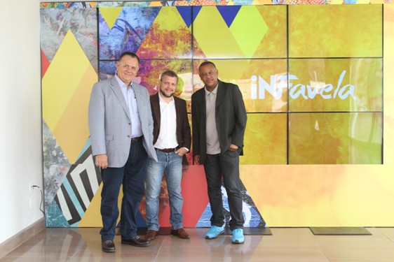 Fernando Barros, chairman do Grupo PPG e presidente da Propeg; Sandro Ferreira, presidente da Invent Live Marketing e iNFavela; e Celso Athayde, presidente da Favela Holding e fundador da Cufa.