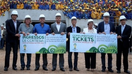 Fifa distribuirá 50 mil ingressos a operários dos estádios