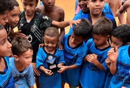 Futebol Feminino do Corinthians faz ação social unindo esporte e educação