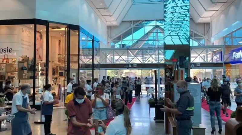 A abertura gradual dos shopping centers