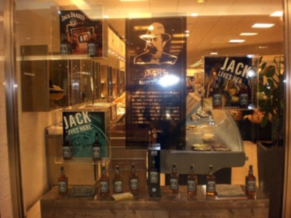 Jack Daniel’s com vitrines especiais e promoção