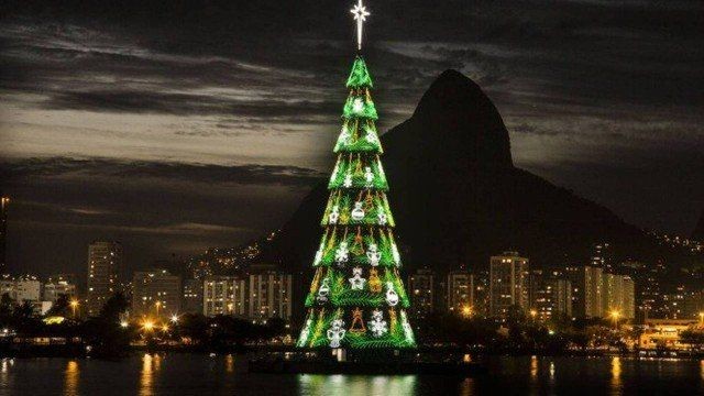 Árvore da Lagoa volta a brilhar no Rio de Janeiro