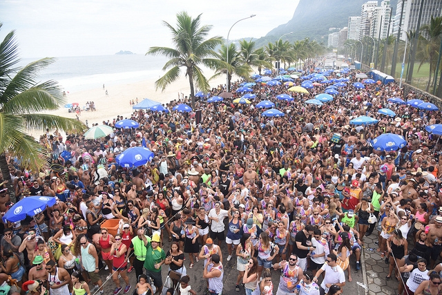 Pré-Carnaval reúne 90 mil pessoas no Rio de Janeiro