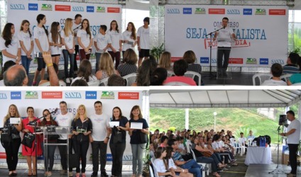 Jornal de Santa Catarina premia estudantes