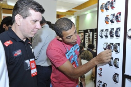 José Aldo prestigia Condor Fight em feira de relógios