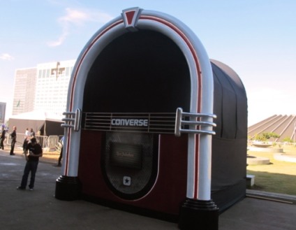 Brasília comemorou Dia do Rock com jukebox gigante