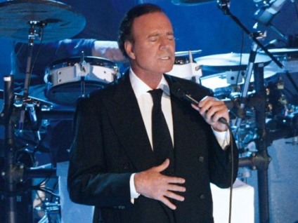 Julio Iglesias fará apresentação em Manaus