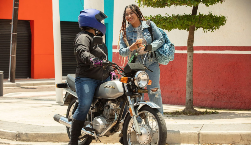 Uber Moto é lançado e suspenso por tempo indeterminado em São Paulo Uber Moto é lançado e suspenso por tempo indeterminado em São Paulo