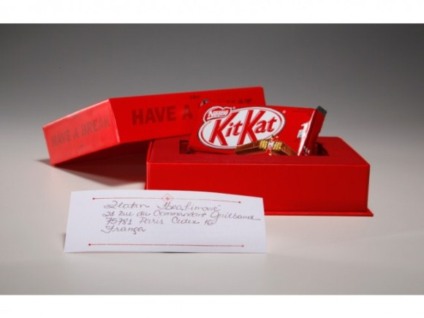 Kit Kat manda caixa personalizada pra o Ibrahimovic